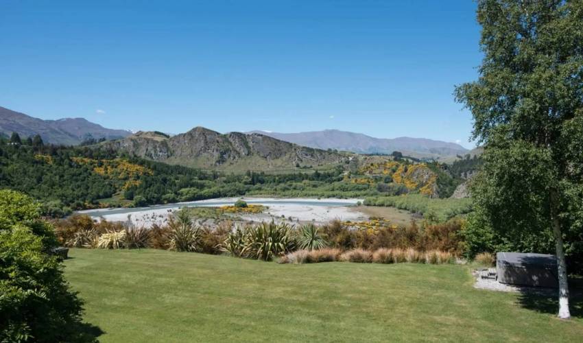 Villa Art on Point in New Zealand Main Image